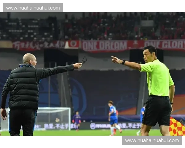 围绕裁判助理职责与技术革新推动现代体育公平竞赛发展的全景探讨